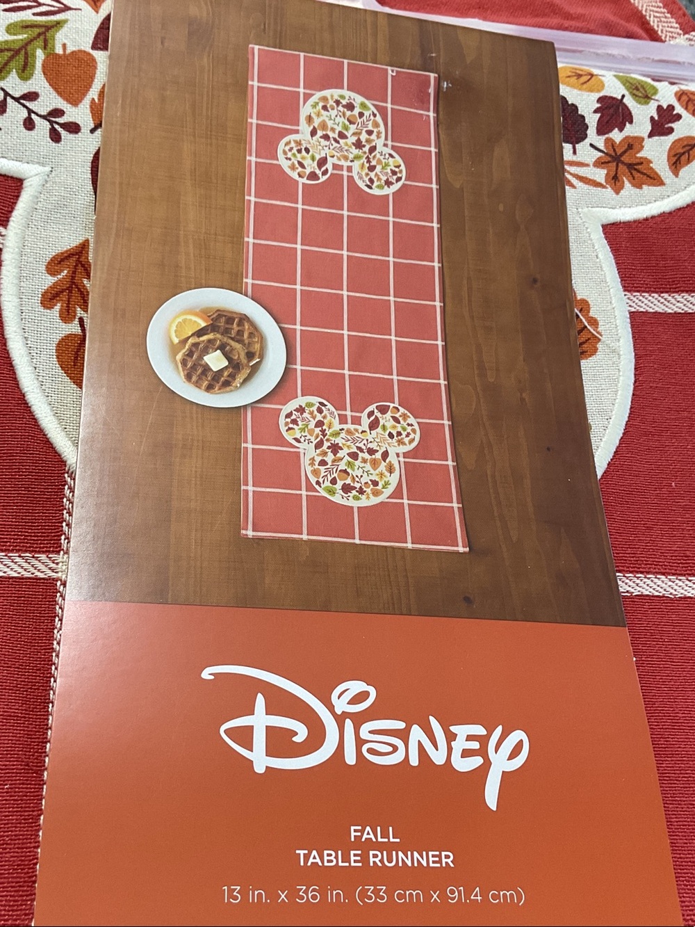 🍁 Disney table runner Fall/Autumn. Mickey Mouse.